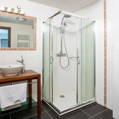 Edelweiss - Year 公寓